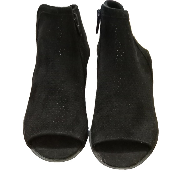 Steve Madden Other - Steve Madden Open Toe Side Zippers  Girls Back heels Size 2